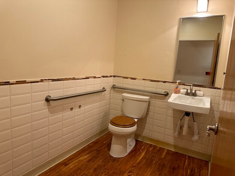 More Photos Of 1255 Commercial Dr SW, Conyers Medical For Sale