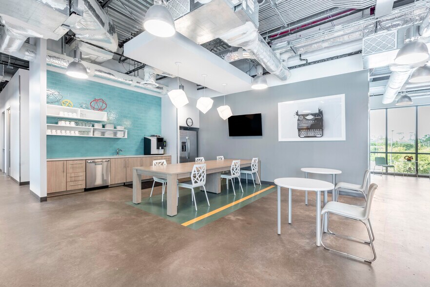More Photos Of 9100 Conroy Windermere Rd, Windermere Coworking Space
