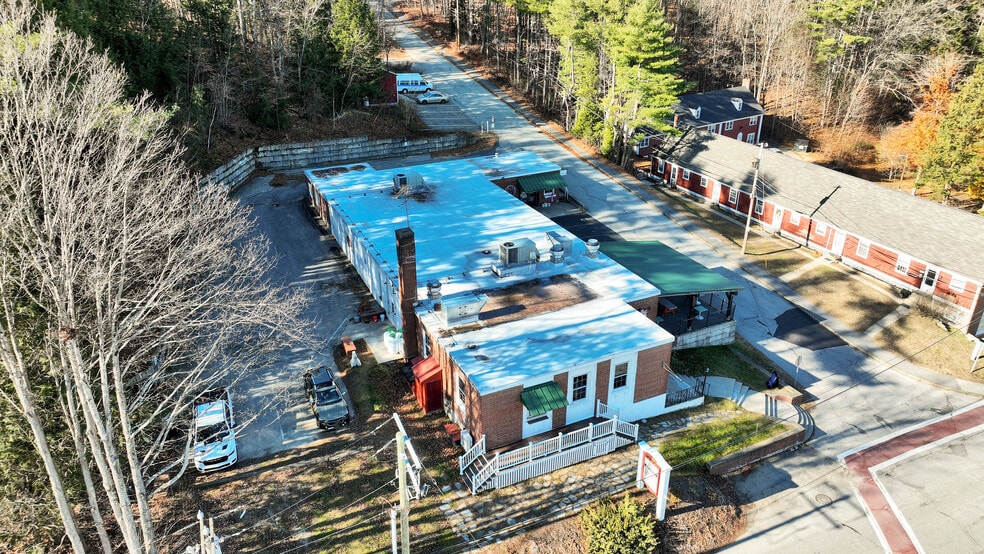 More Photos Of 43 Grove St, Peterborough Freestanding For Sale