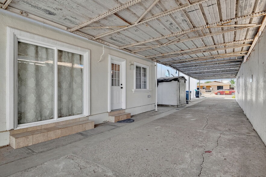 More Photos Of 400 N Hayes Ave, Oxnard Multifamily For Sale
