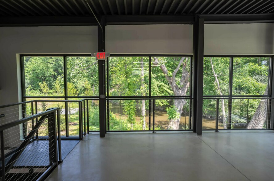 More Photos Of 16350 Northville Rd, Plymouth Showroom For Sale