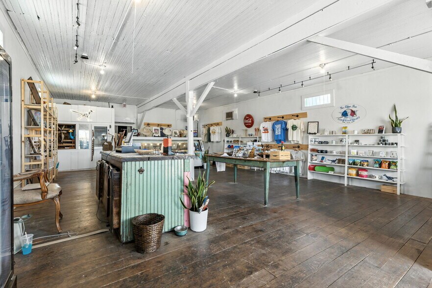 More Photos Of 100 W Murphy St, Alpine General Retail For Sale