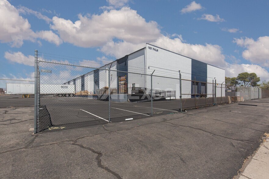More Photos Of 1601 Palm St, Las Vegas Warehouse For Sale