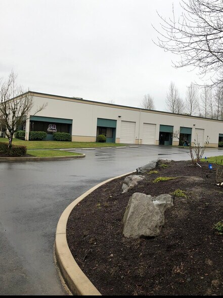 More Photos Of 302-376 NE 219th Ave, Gresham Light Manufacturing For Lease