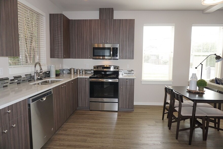 More Photos Of 17345 SW Blanton St, Beaverton Apartments For Sale
