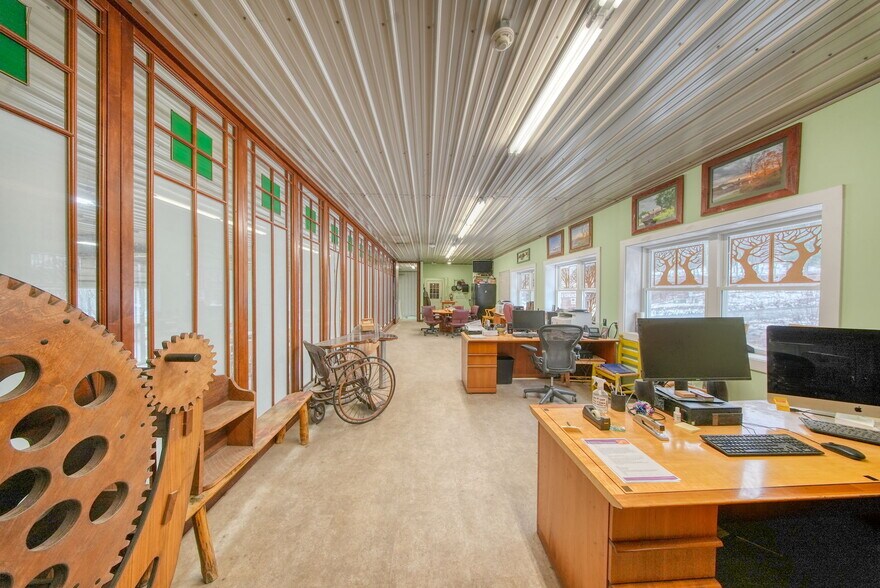 More Photos Of 26 Holland rd, Ferndale Manufacturing For Sale