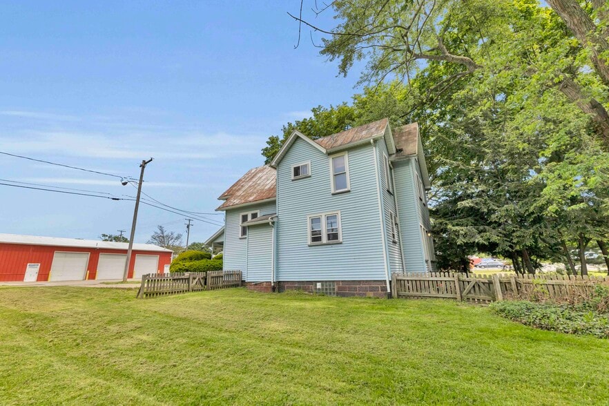 More Photos Of 777 N Ellsworth Ave, Salem Veterinarian Kennel For Sale