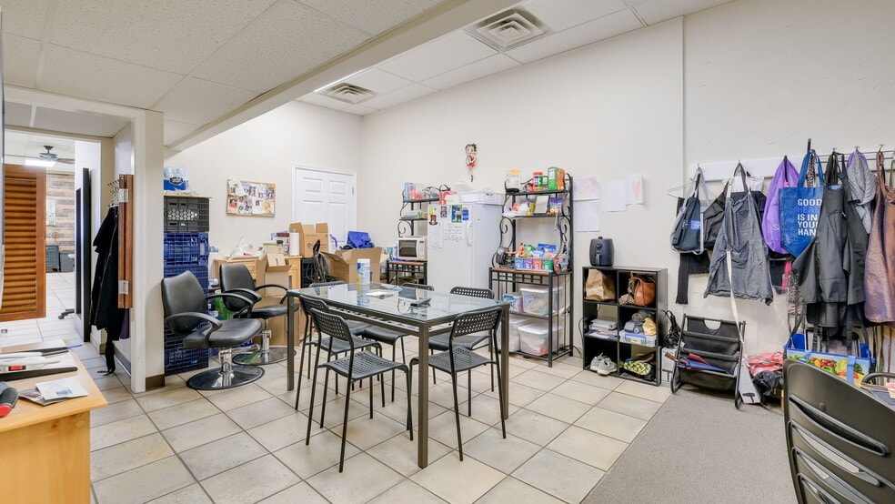 More Photos Of 42 S York Rd, Hatboro Storefront For Sale