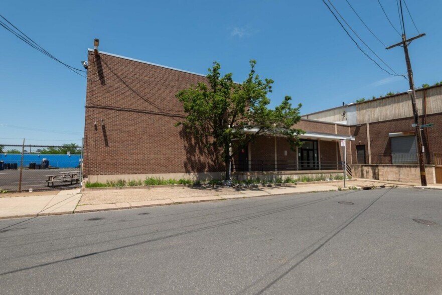 More Photos Of 913-929 Wallace St, Philadelphia Distribution For Lease