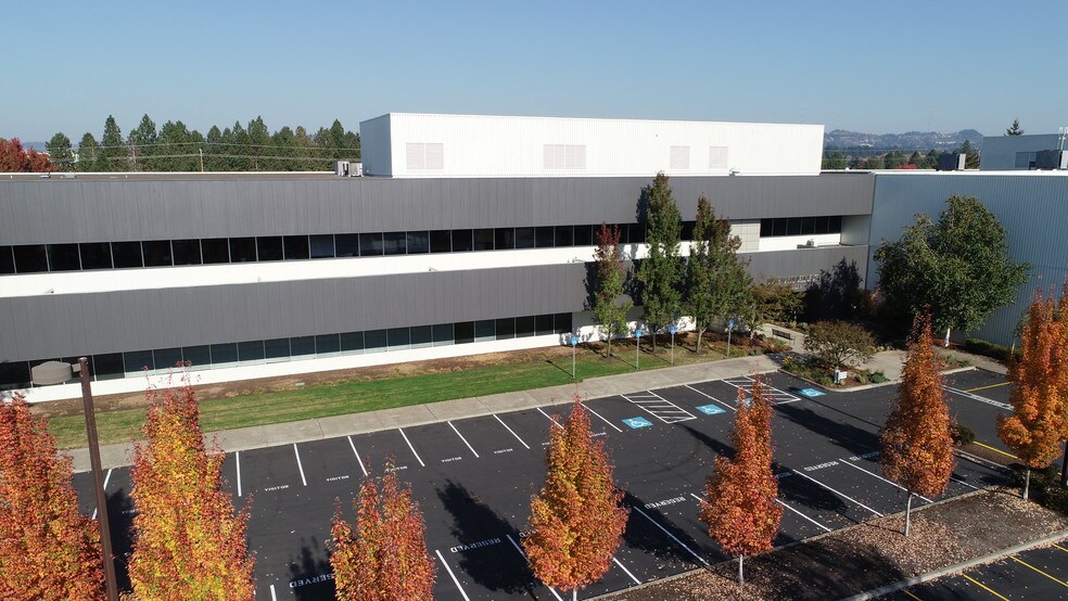 More Photos Of 14523 SW Millikan Way, Beaverton Light Distribution For Lease