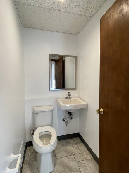 More Photos Of 19605 E 40 Hwy, Independence Warehouse For Sale