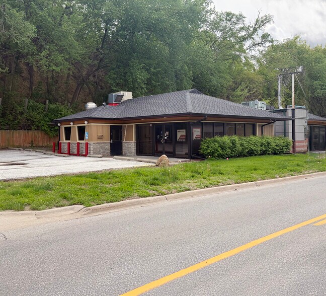 Primary Photo Of 1235 E Pierce St, Council Bluffs General Retail For Sale