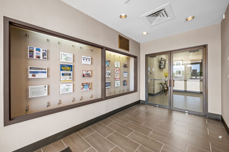 More Photos Of 8001 E R L Thornton Fwy, Dallas Office For Sale