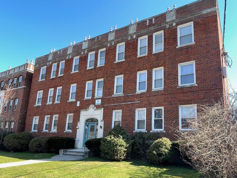 Primary Photo Of 22 Evergreen Ave, Hartford Apartments For Sale