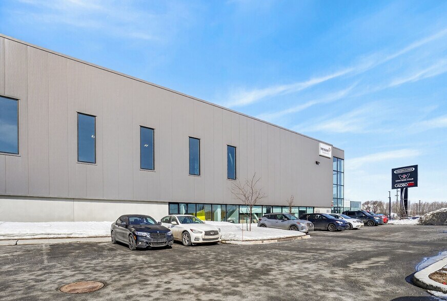 More Photos Of 11235 Boul Métropolitain E, Montréal Distribution For Lease