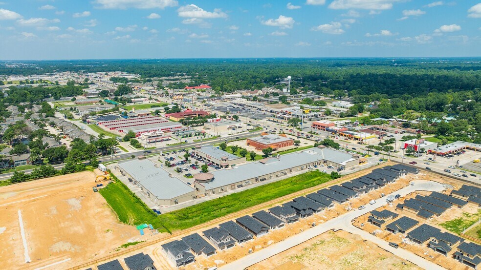 More Photos Of 1319 Cypress Creek Parkway, Houston Storefront For Lease