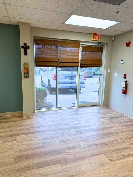 More Photos Of 7182-7208 E 21st St, Sarasota Light Manufacturing For Sale