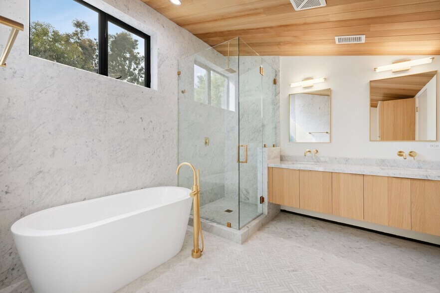 More Photos Of 609 Broadway St, Venice Apartments For Sale