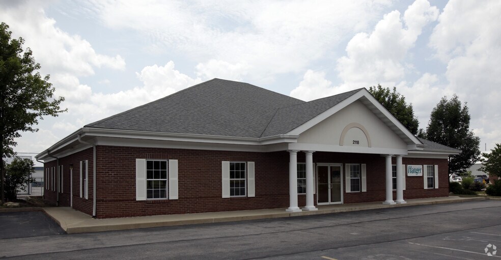 More Photos Of 2118 Vadalabene Dr, Maryville Medical For Lease