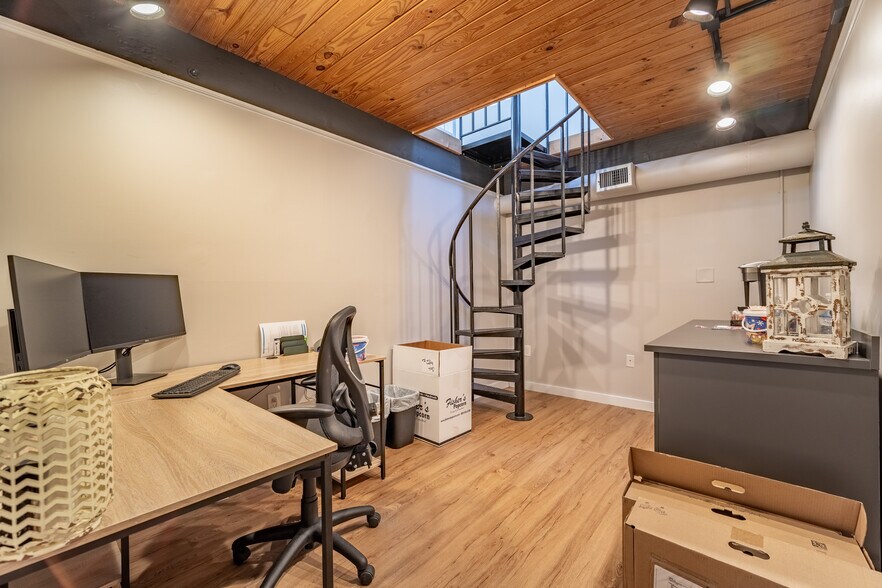 More Photos Of 7904 Coastal Hwy, Ocean City Office For Sale