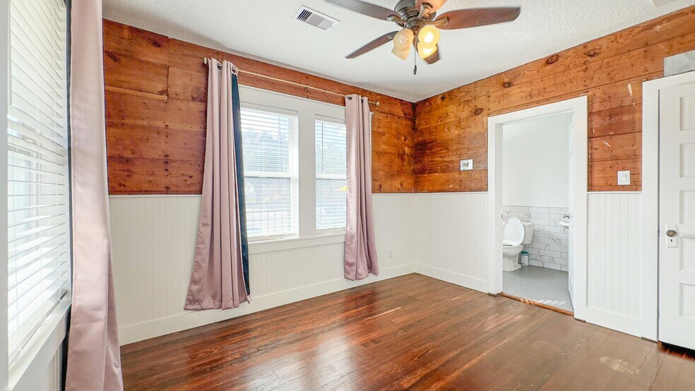 More Photos Of 4409 Canal St, Houston General Retail For Sale