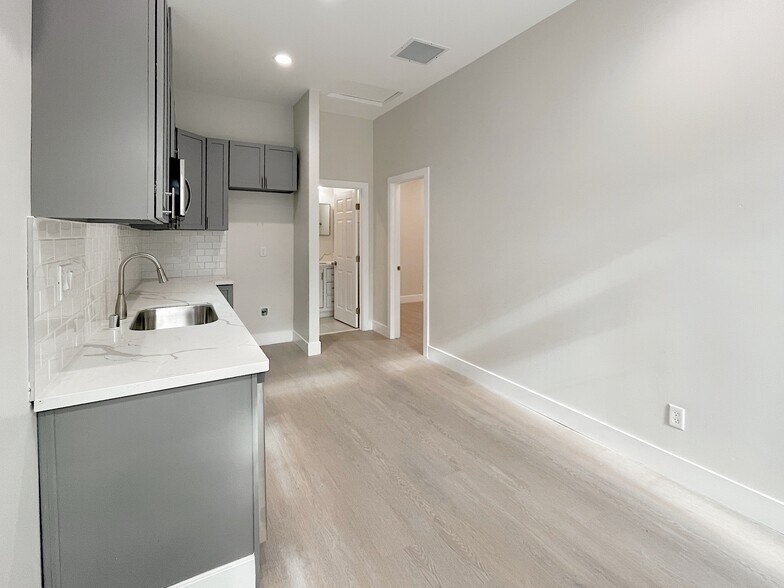 More Photos Of 301 Rivergate Way, Sacramento Multifamily For Sale