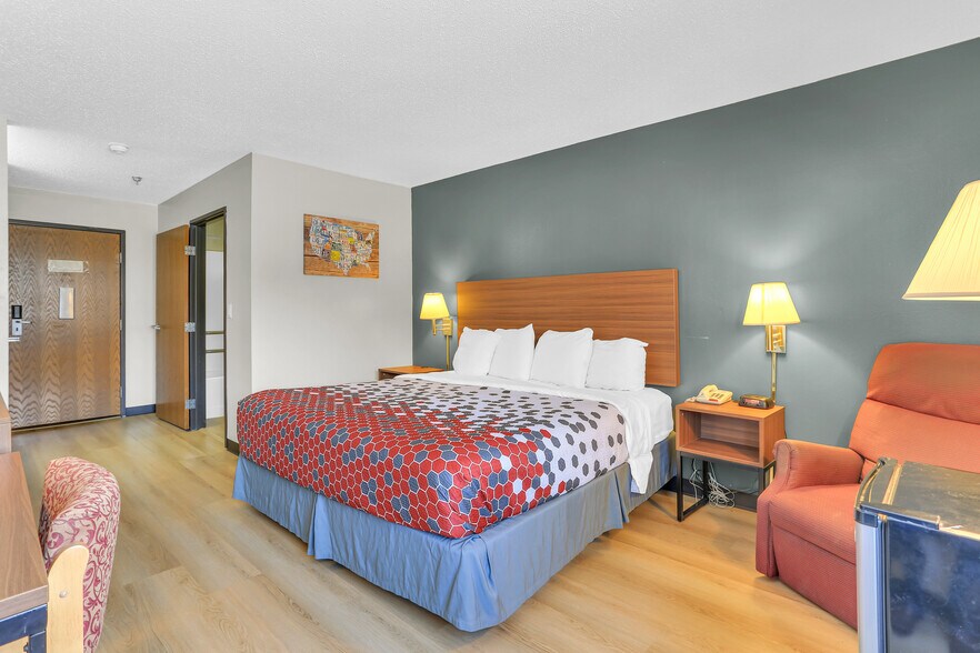 More Photos Of 630 W Main St, El Paso Hotel For Sale