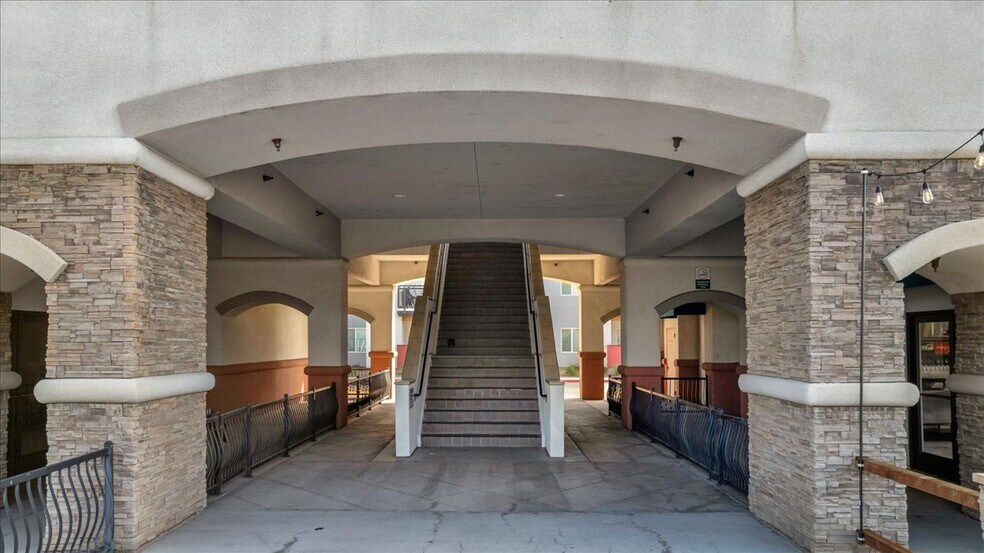 More Photos Of 2601 N 11th Ave, Hanford Storefront Retail Office For Lease