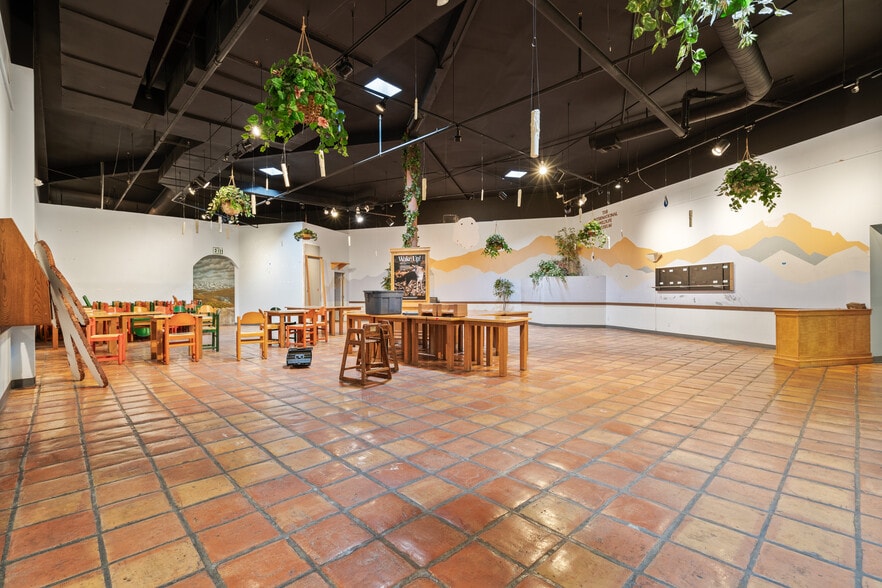 More Photos Of 4800 W Gates Pass Rd, Tucson Specialty For Sale