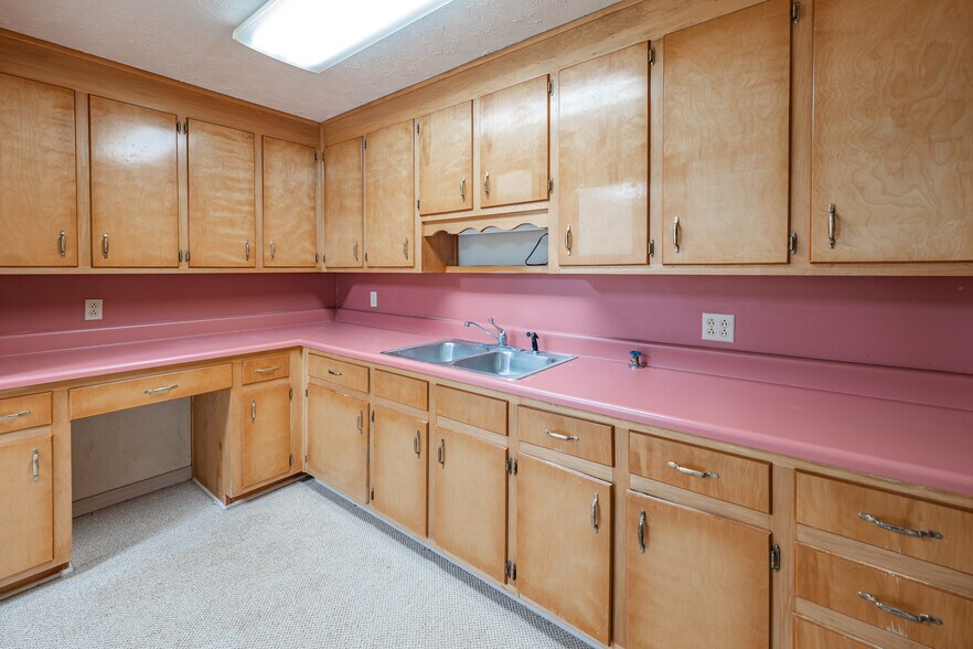 More Photos Of 5603 Stewart St, Milton Office For Sale