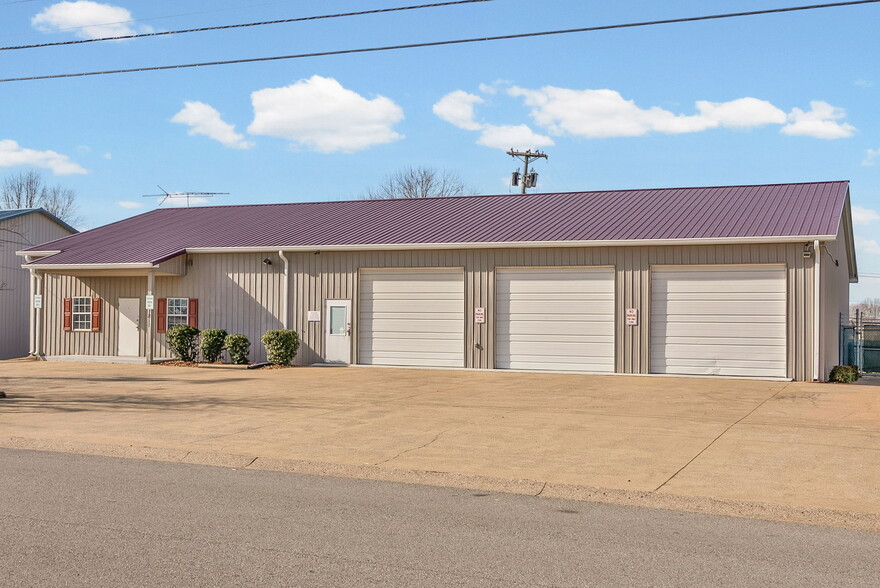 More Photos Of 1811 Alpine Dr, Clarksville Light Manufacturing For Lease