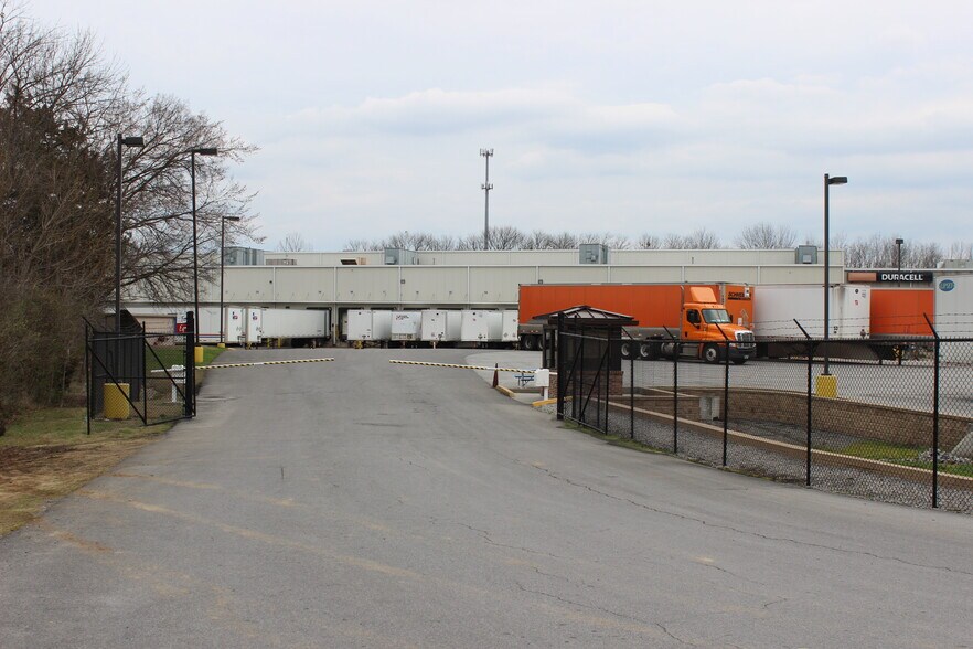 More Photos Of 208 Copper Top Ln NE, Cleveland Warehouse For Lease