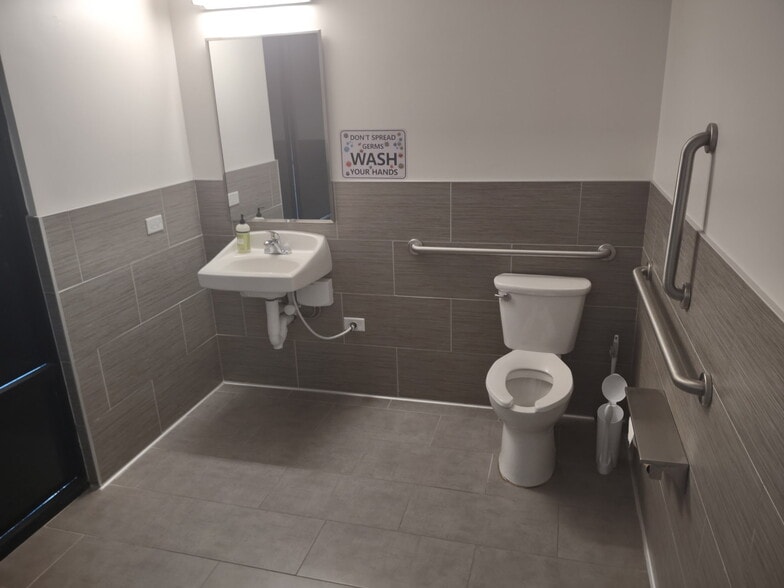 More Photos Of 732 E Warner Rd, Gilbert Freestanding For Lease