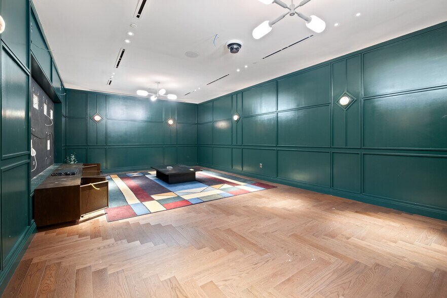 More Photos Of 1910-1918 Chestnut St, Philadelphia Freestanding For Lease