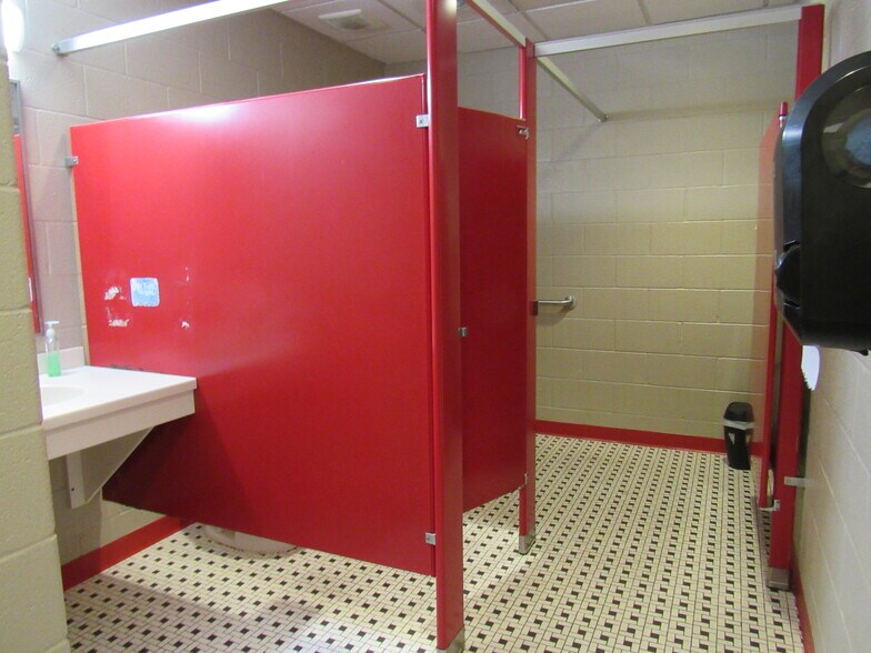 More Photos Of 150 W Dubois Ave, Dubois General Retail For Lease