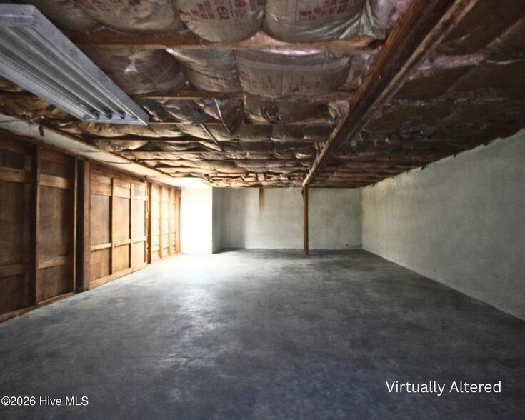 More Photos Of 2034 W 5th St, Washington Showroom For Sale