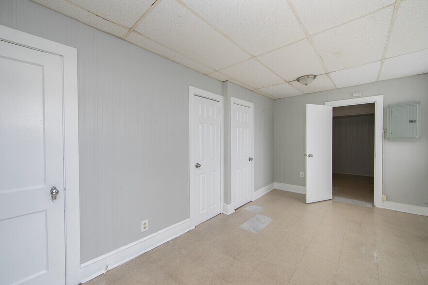 More Photos Of 2709 Westfield Ave, Camden Apartments For Sale