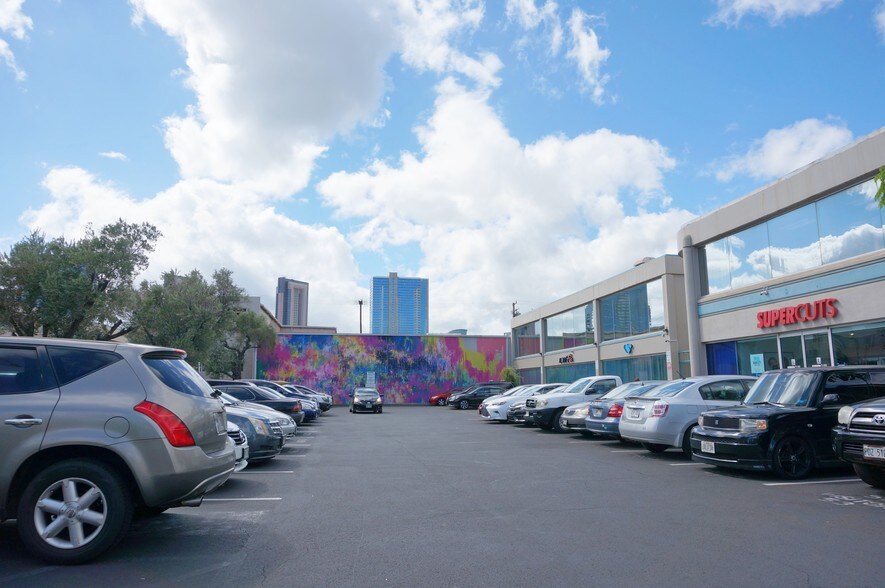 More Photos Of 320 Ward Ave, Honolulu Storefront For Lease