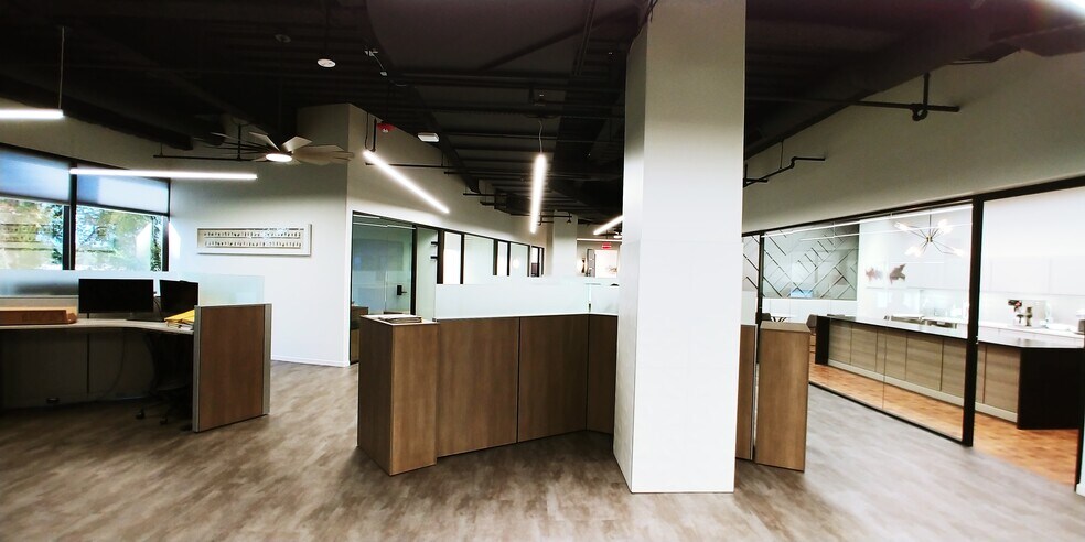 More Photos Of 10201 N Illinois St, Indianapolis Office For Lease