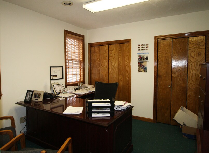 More Photos Of 2527 Cranberry Hwy, Wareham Office For Sale