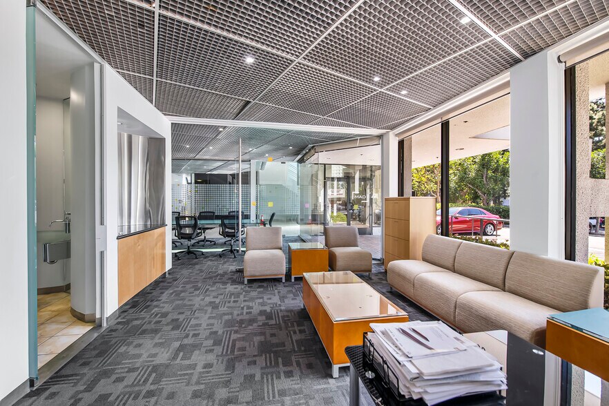 More Photos Of 5875 Green Valley Cir, Culver City Loft Creative Space For Lease