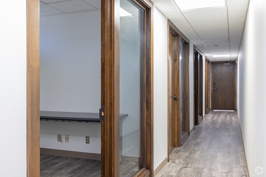 More Photos Of 800 Broadway St, San Antonio Office For Sale