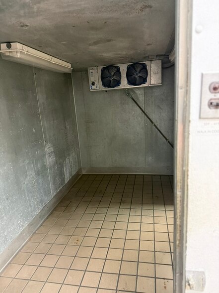 More Photos Of 8325-8349 Foothill Blvd, Sunland Unknown For Lease