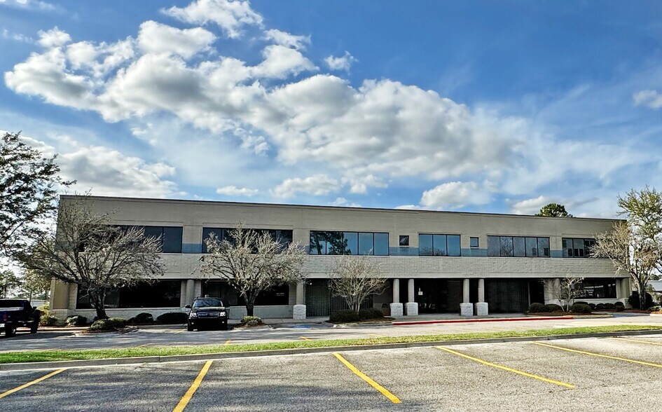 Primary Photo Of 130 N Gross Rd, Kingsland Medical For Sale