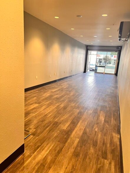 More Photos Of 22738 Ventura Blvd, Woodland Hills Freestanding For Lease