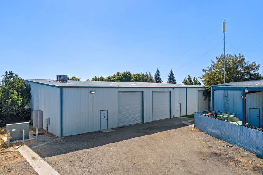 More Photos Of 2550 E Belle Ter, Bakersfield Manufacturing For Lease