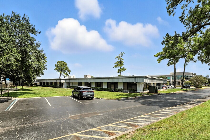 More Photos Of 701 S Kirkman Rd, Orlando Flex For Lease