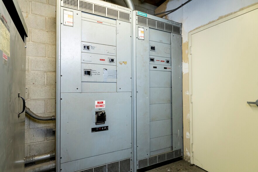 More Photos Of 425 N Varney St, Burbank Manufacturing For Lease