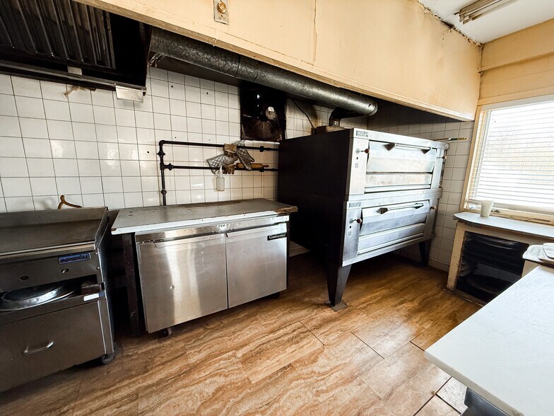 More Photos Of 2 Berlin Rd, Lindenwold General Retail For Sale