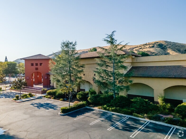 More Photos Of 29041-29045 Agoura Rd, Agoura Hills Movie Theatre For Sale
